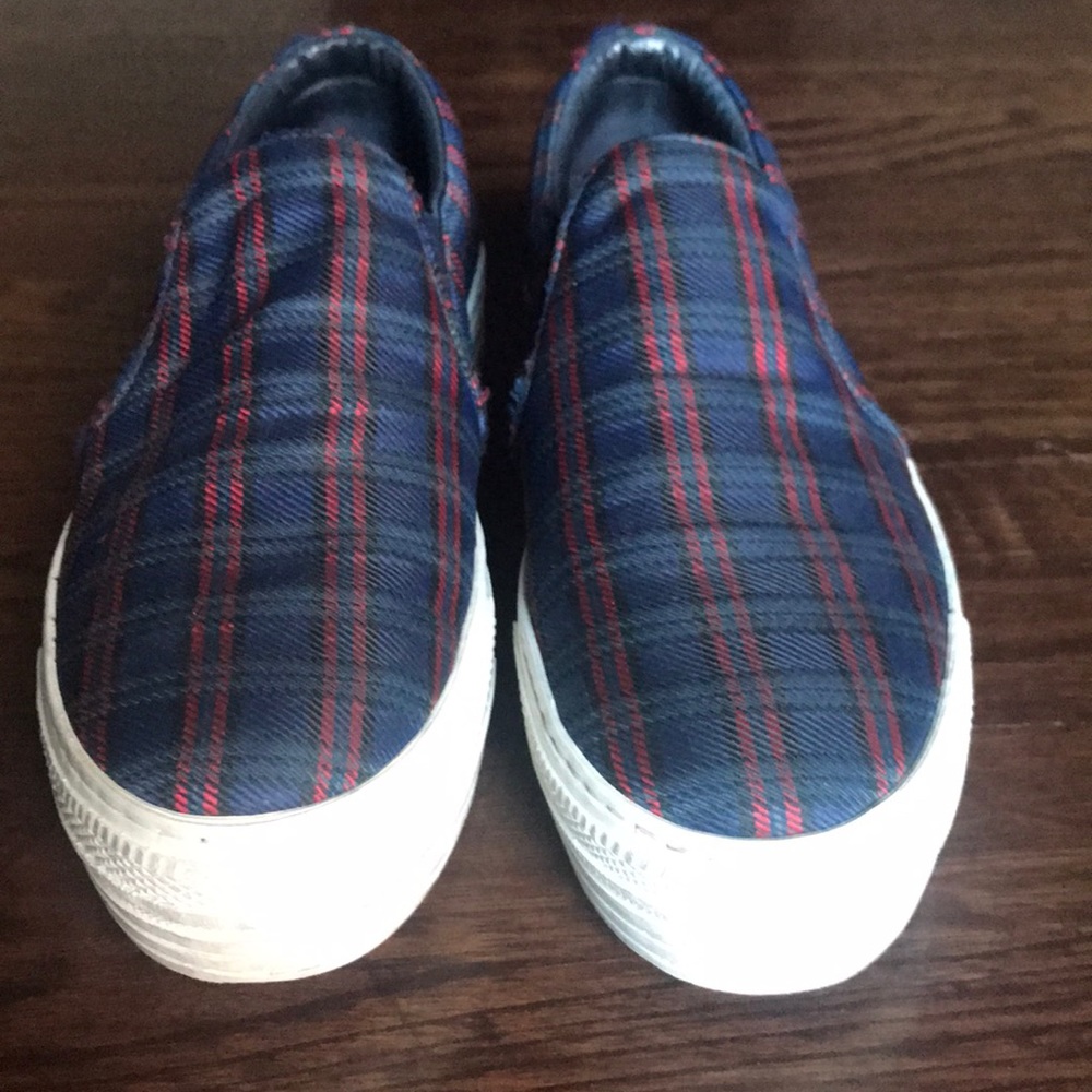 Vera Gomma slip ons
